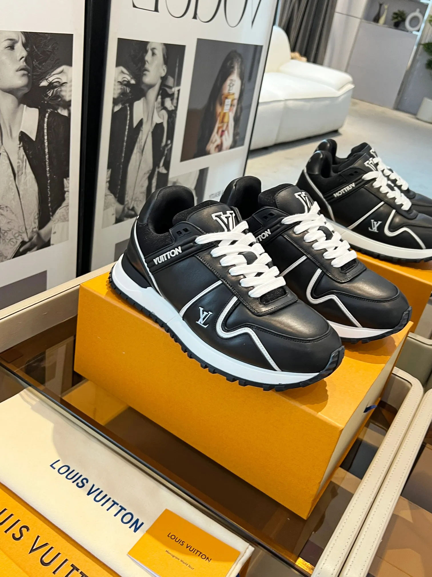 👟👟Ex-factory price 720👟👟 .LV Louis Vuitton's latest model, Phat Ding couple's thick-soled casual sneakers, original 1:1 production. Exquisite packaging at the counter [Celebration] ▪️Fabric: Original customized imported first-layer cowhide ▪️Inner lining: Customized breathable mesh ▪️Outsole: Original open-molded TPU combination outsole ▪️Sole thickness: 3.5CM ▪️Size: Women's 35-42/ Men's 39-46